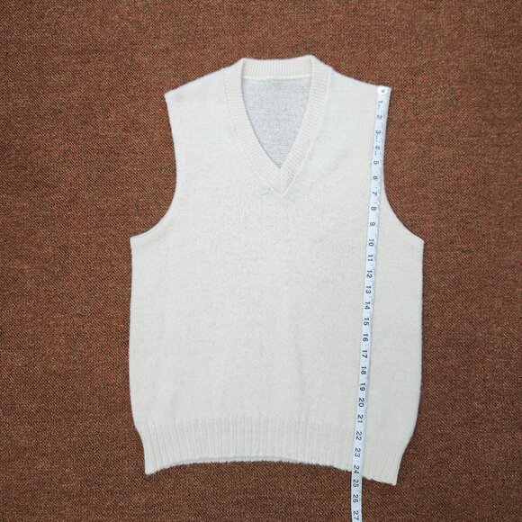 Unbranded White V-necked Sweater Vest - Picture 7 of 7